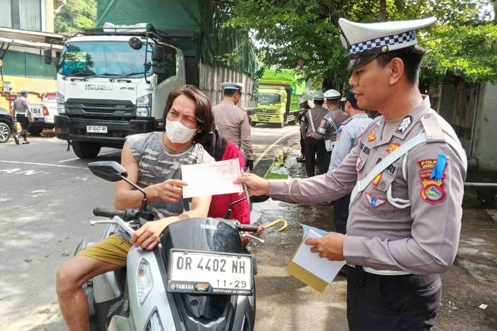 Utamakan Teguran, Sat Lantas Lobar Sasar Pelanggaran R2 di Lembar