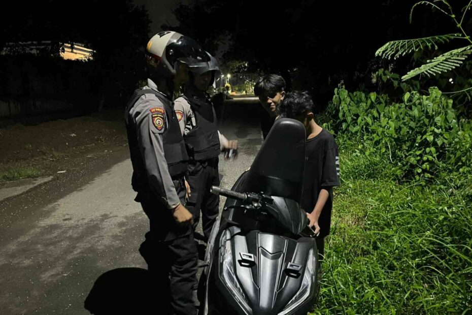 Polisi Patroli Dini Hari di Gerung, Sasar Jam Rawan Kriminalitas
