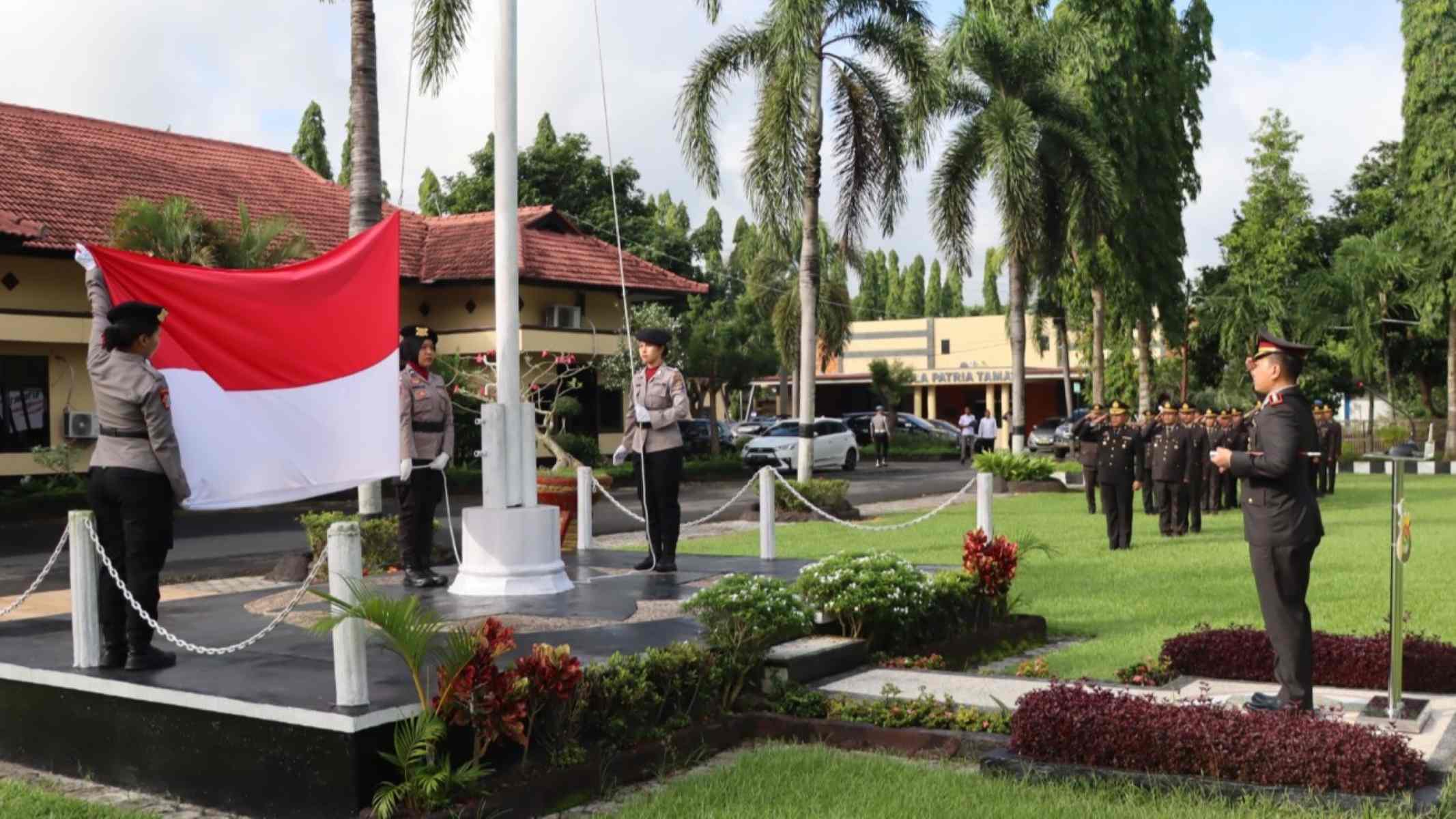 Upacara Hari Ibu ke-97 di Mako Polres Lombok Barat