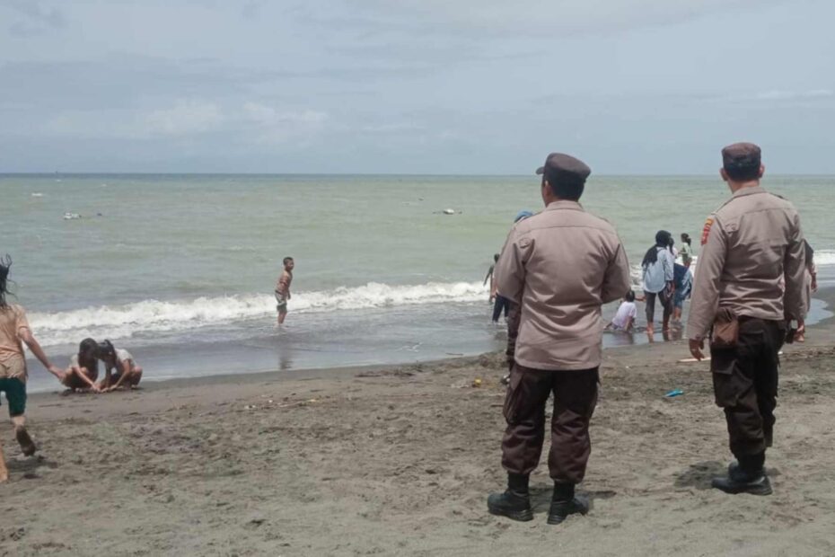 Polisi Perketat Keamanan Pantai Cemare Lombok Barat
