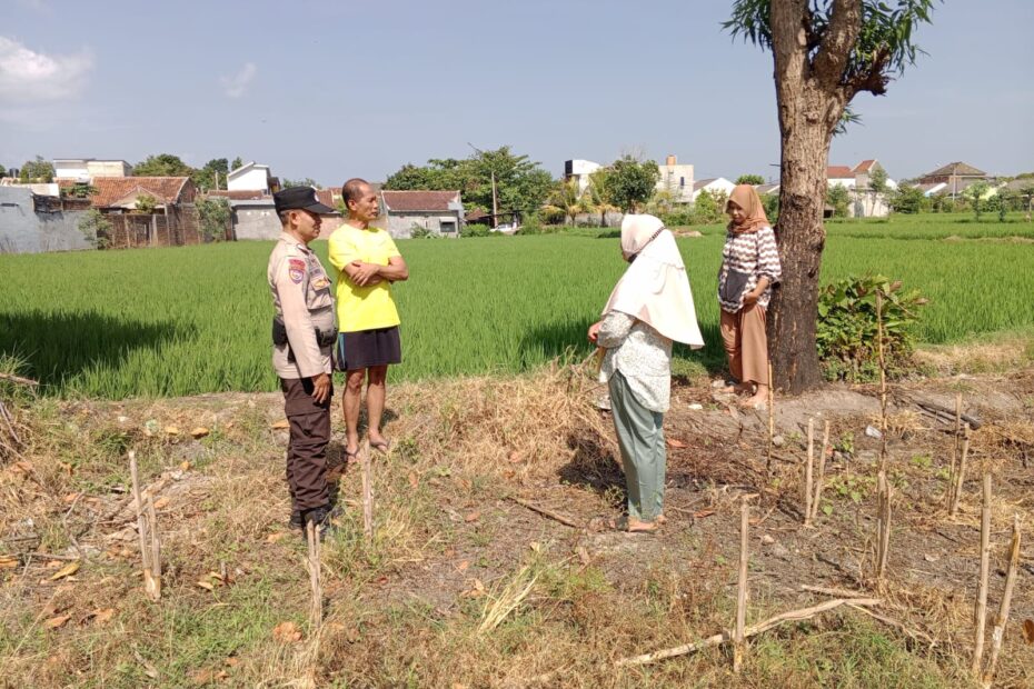 Polri Edukasi Warga Labuapi Manfaatkan Lahan Produktif di Labuapi