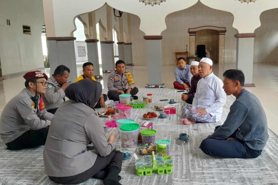 Kapolsek Gerung Sambangi Ponpes Mesanggok, Perkuat Sinergi Ulama-Umara