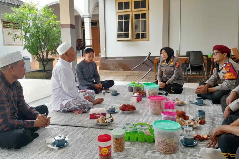 Sinergi Ulama-Umara: Kapolsek Gerung Kunjungi Ponpes di Mesanggok