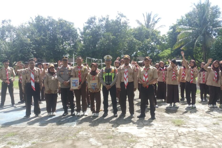 Polres Lombok Barat Perkuat Kamseltibcarlantas Lewat Pramuka