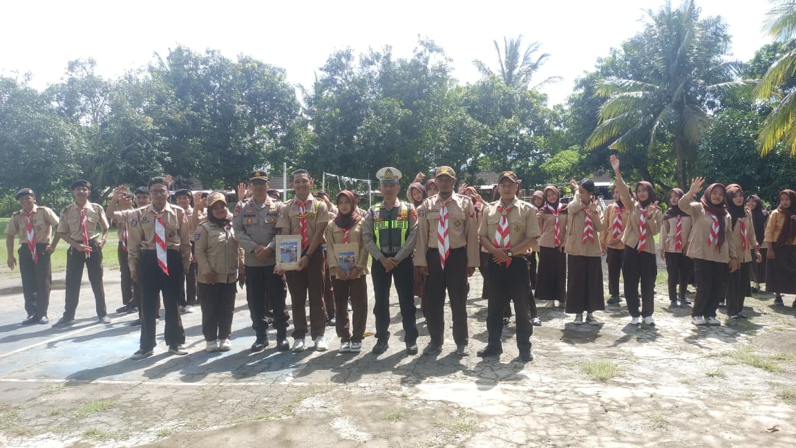Polres Lombok Barat Perkuat Kamseltibcarlantas Lewat Pramuka