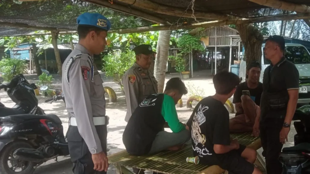 Waspada Cuaca Ekstrem, Polsek Lembar Jaga Keamanan Pantai Cemare