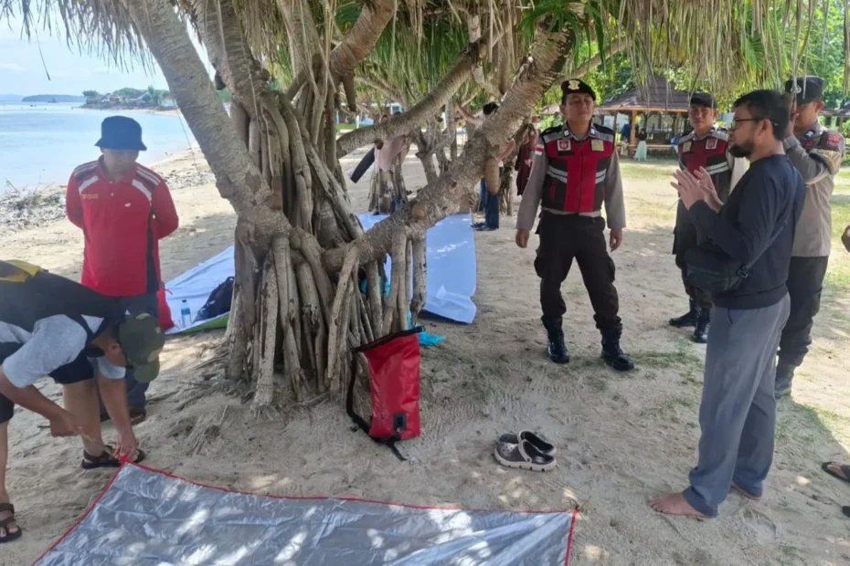 Libur Akhir Pekan, Polisi Patroli di Pesisir Sekotong Lombok Barat