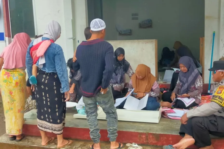 Aksi Humanis Polsek Batulayar di Posyandu Keluarga Dusun Eatgereneng