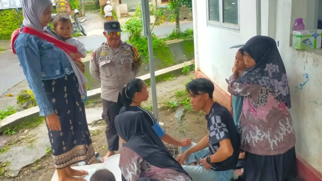 Bhabinkamtibmas Lembahsari Kawal Layanan Kesehatan di Posyandu