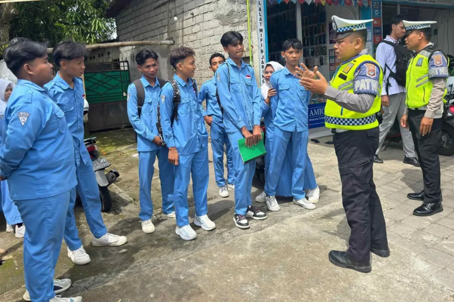 Sat Lantas Polres Lobar Gelar Patroli Dialogis di Dasan Geres